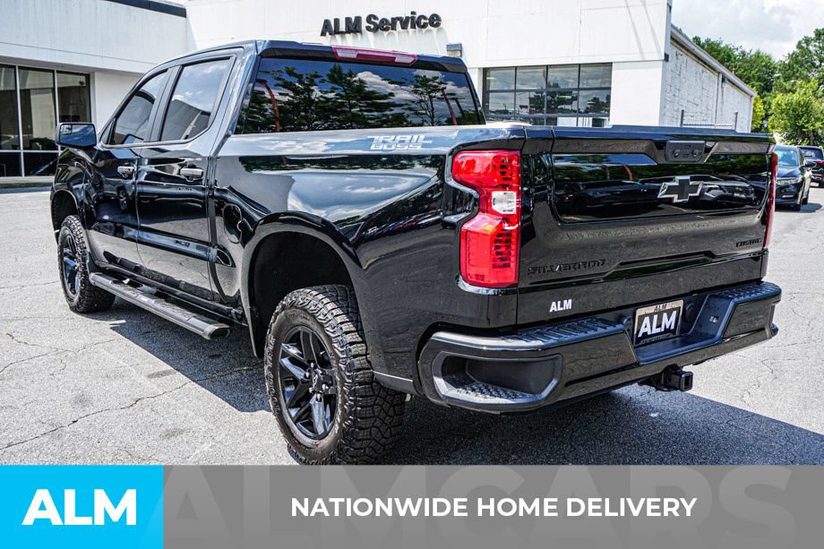 Used 2024 Chevrolet Silverado 1500 Custom Trail Boss w/ Dark Appearance Package AWD/4WD image 4