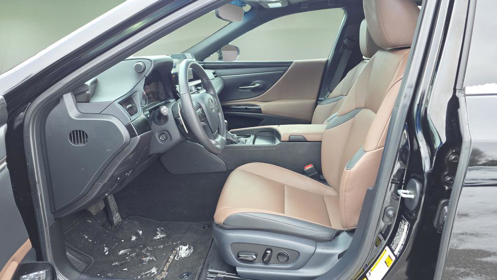 Certified 2024 Lexus ES 350 w/ Premium Package image 10