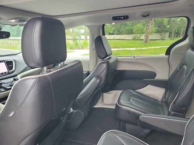 Used 2023 Chrysler Pacifica Limited FWD image 29