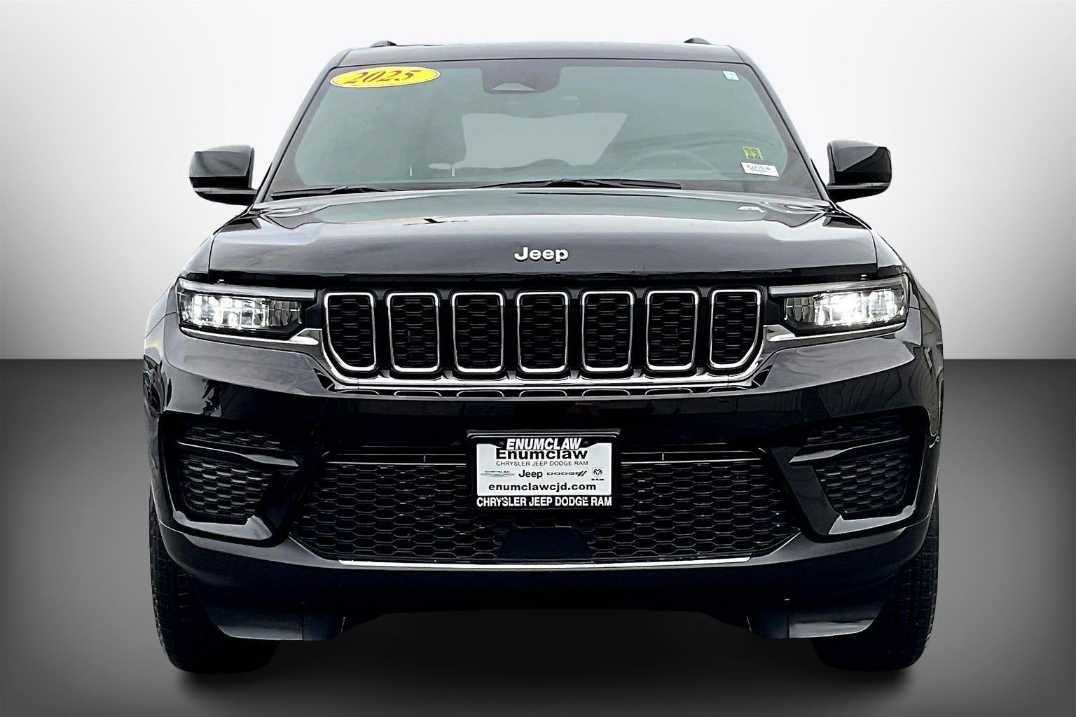 Used 2025 Jeep Grand Cherokee Laredo X w/ Luxury Tech Group I image 3