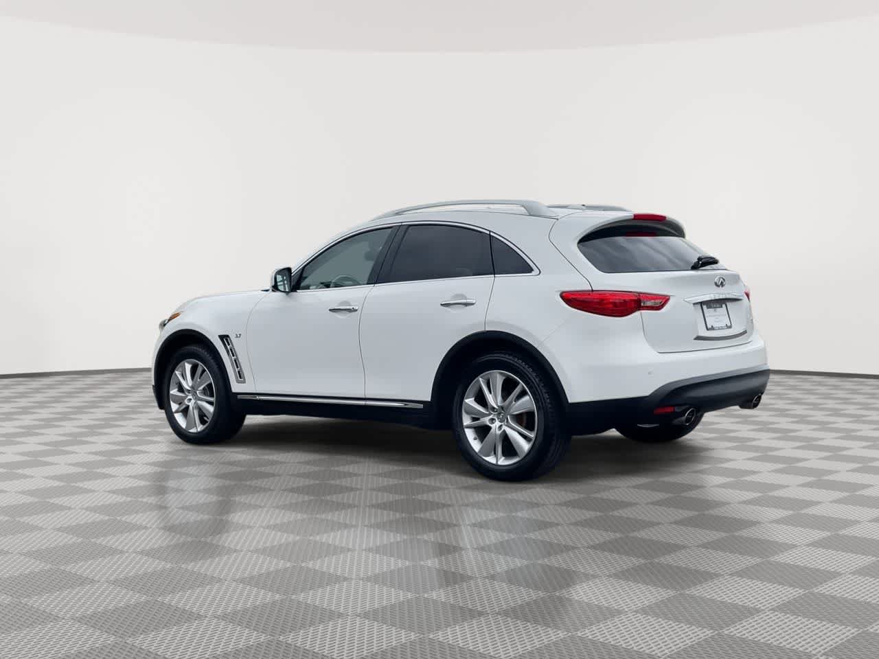 Used 2015 INFINITI QX70 AWD w/ Premium Package image 6