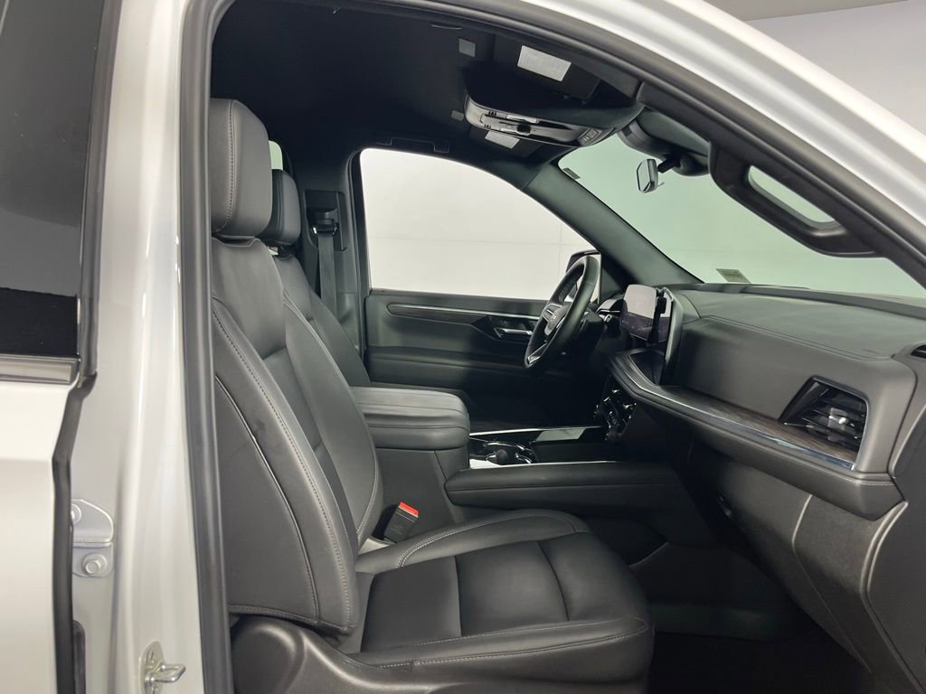 Used 2025 Chevrolet Tahoe LT image 33