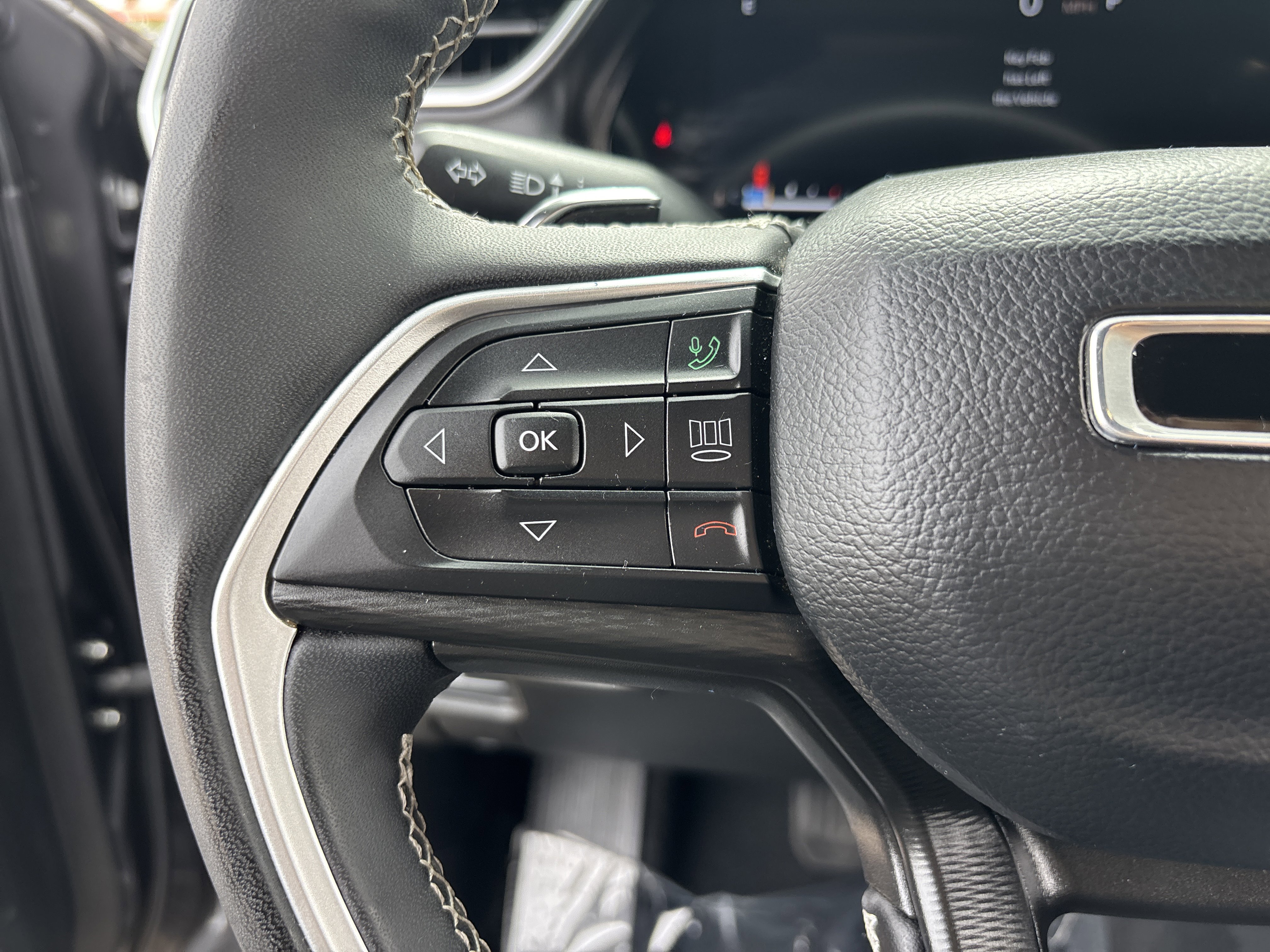 Used 2023 Jeep Grand Cherokee L Laredo AWD/4WD image 26