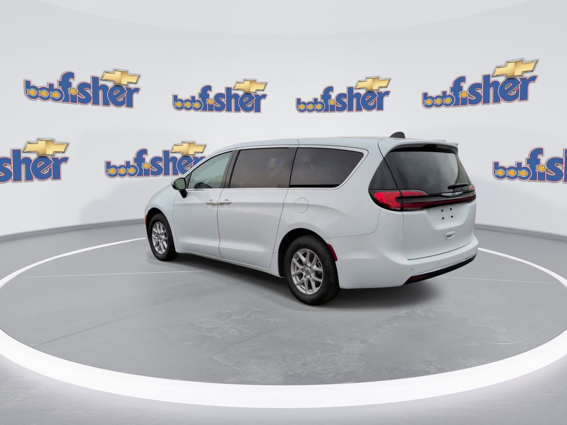 Used 2023 Chrysler Pacifica Touring-L image 6
