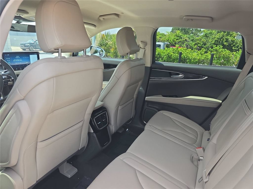 Used 2023 Lincoln Nautilus FWD w/ Premium Package image 13