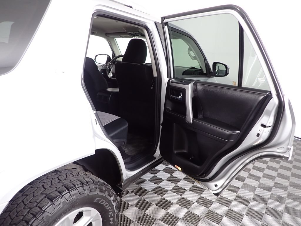 Used 2014 Toyota 4Runner SR5 AWD/4WD image 33