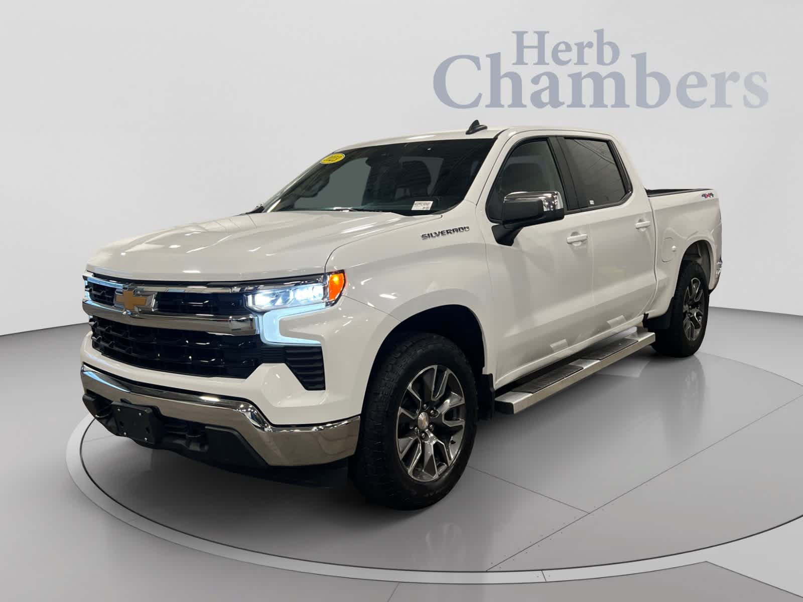 Used 2023 Chevrolet Silverado 1500 LT AWD/4WD image 4