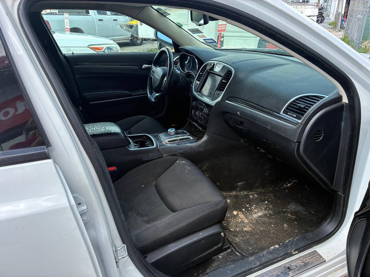 Used 2022 Chrysler 300 Touring w/ Sport Appearance Package RWD image 6