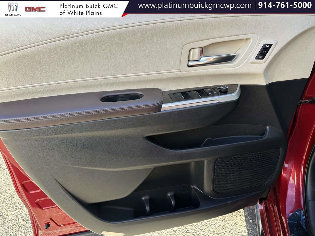 Used 2022 Toyota Sienna Platinum image 16