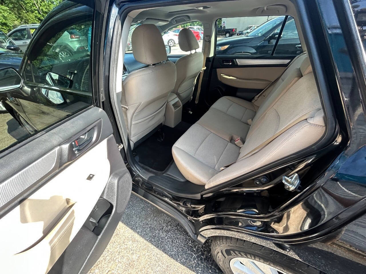 Used 2015 Subaru Outback 2.5i Premium AWD/4WD image 7