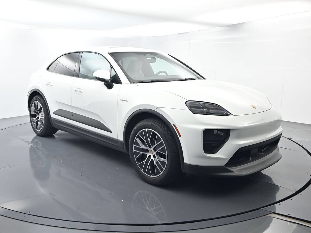 Certified 2025 Porsche Macan Electric RWD image 17
