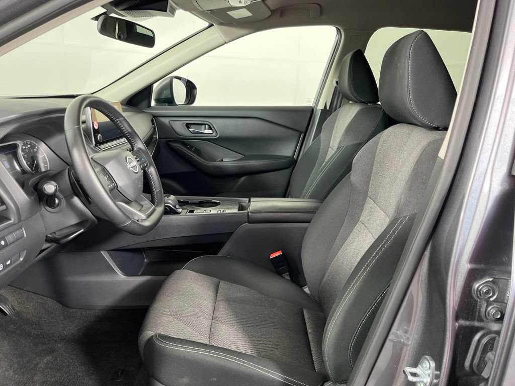 Used 2025 Nissan Rogue SV FWD image 22