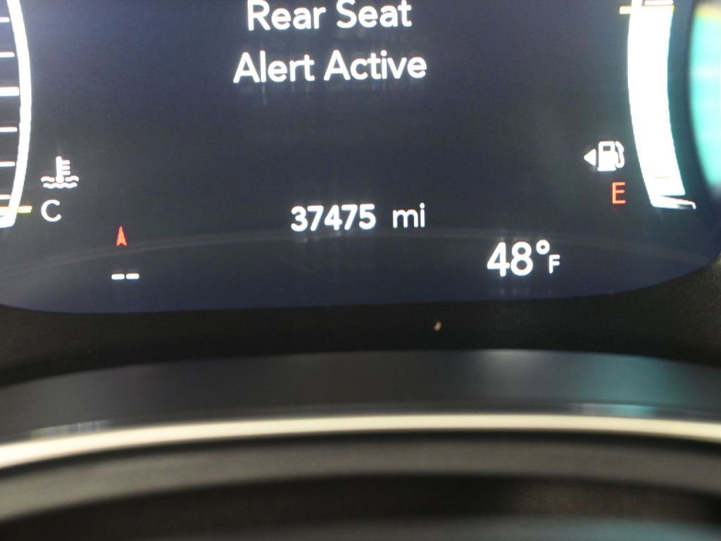 Used 2025 Chrysler Pacifica Limited image 37