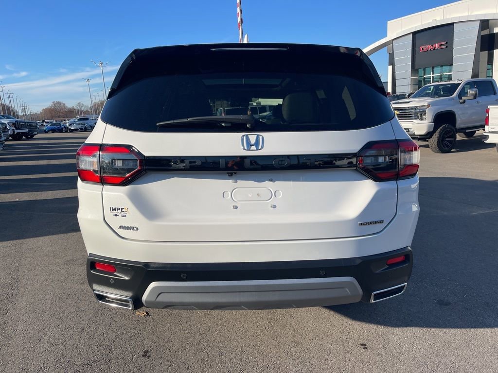Used 2025 Honda Pilot Touring image 4