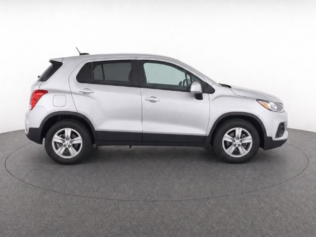 Used 2021 Chevrolet Trax LS w/ Tint and Cruise Package AWD/4WD image 8