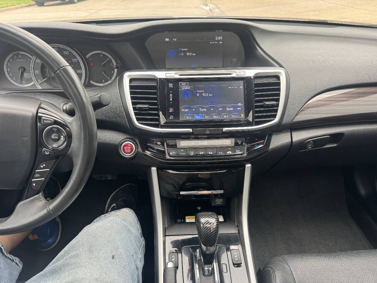 Used 2016 Honda Accord Touring image 11