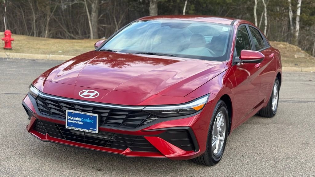 Used 2025 Hyundai Elantra SE image 1