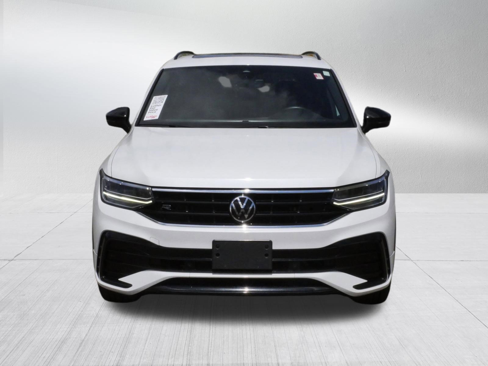 Used 2023 Volkswagen Tiguan SE R-Line FWD image 2
