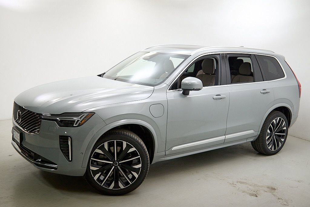 New 2026 Volvo XC90 T8 Plus w/ Protection Package image 3