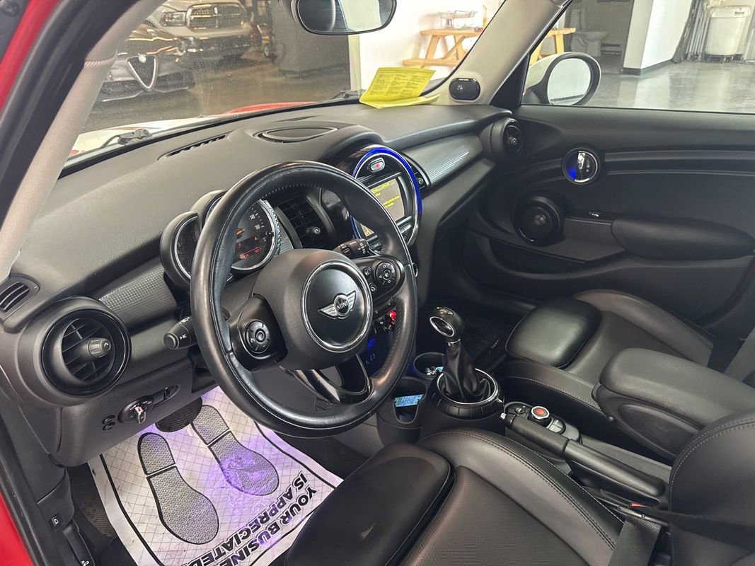 Used 2015 MINI Cooper 4-Door Hardtop FWD image 8