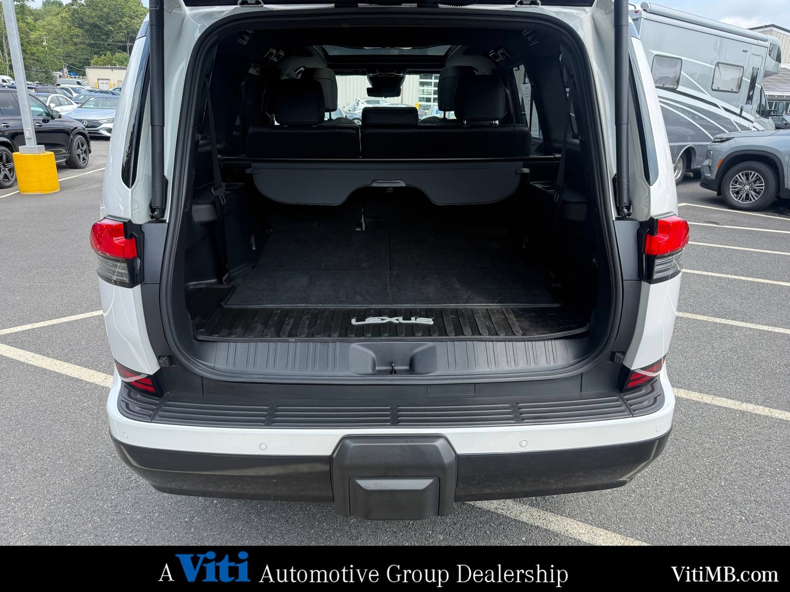 Used 2024 Lexus GX 550 w/ Accessory Package (2T) AWD/4WD image 24