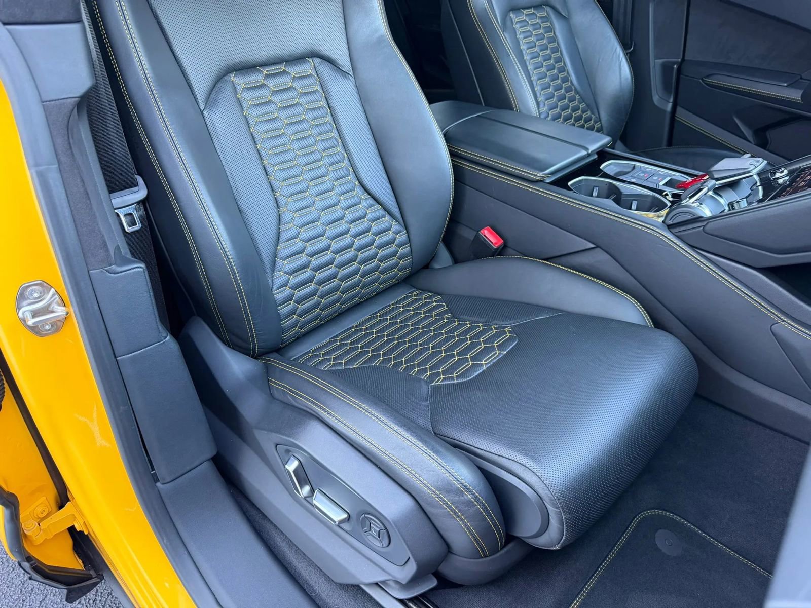 Used 2021 Lamborghini Urus AWD/4WD image 46
