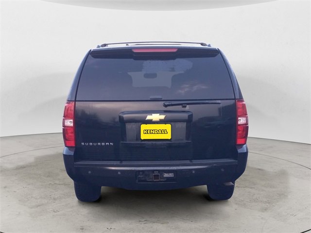 Used 2014 Chevrolet Suburban LT image 3