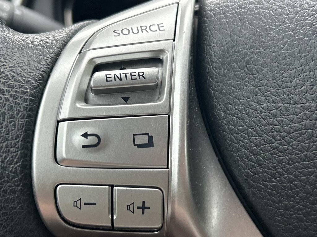 Used 2015 Nissan Rogue SV FWD image 27