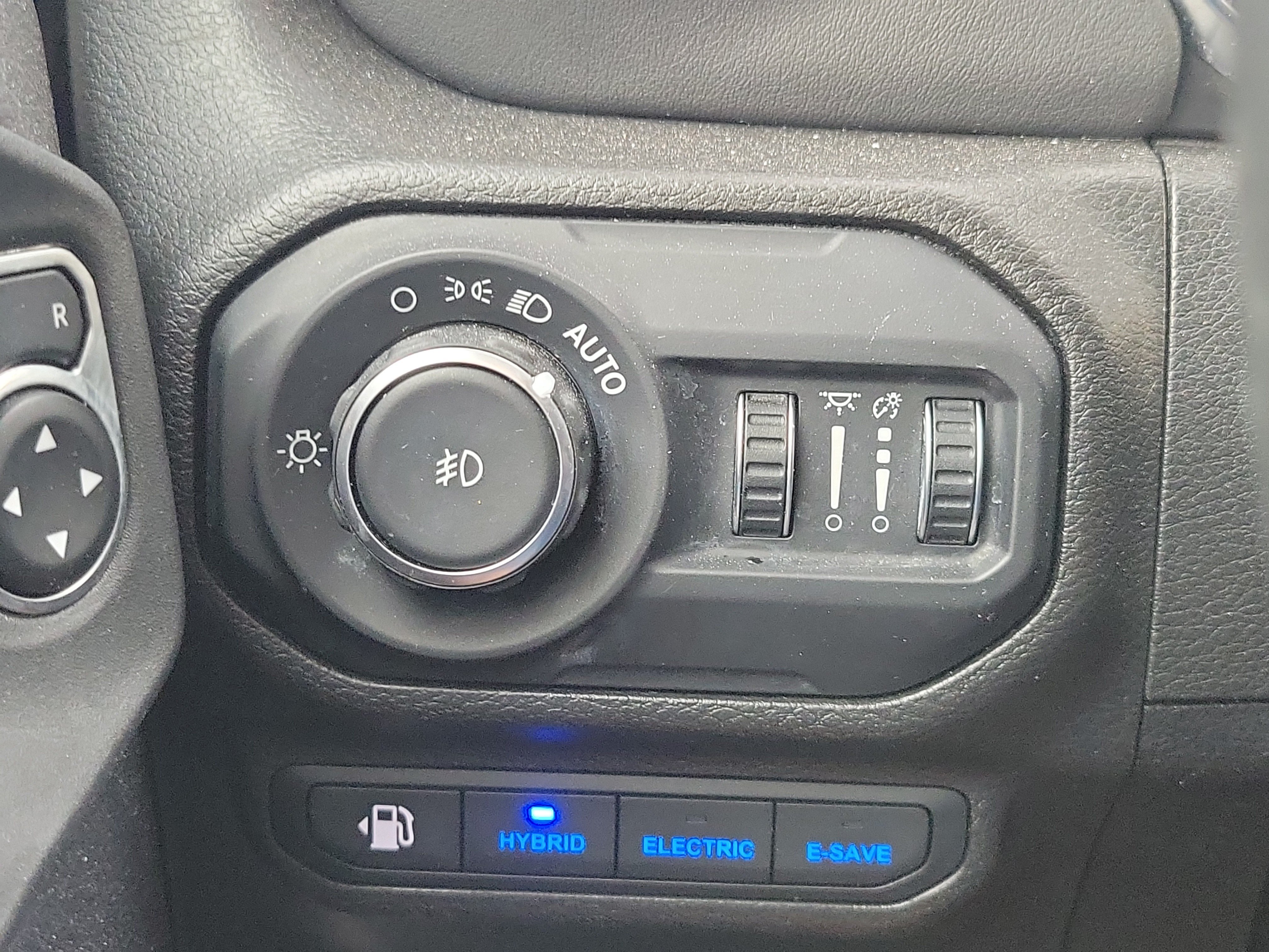 Used 2022 Jeep Wrangler Unlimited Sahara w/ Safety Group AWD/4WD image 25