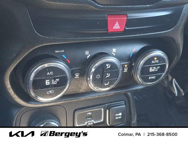 Used 2016 Jeep Renegade Latitude AWD/4WD image 17
