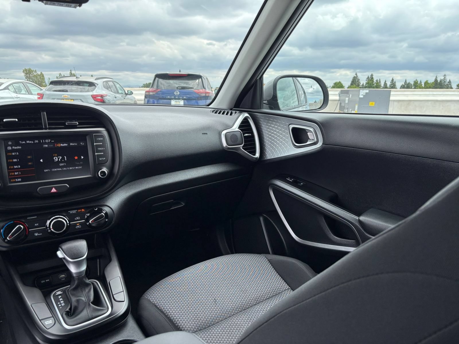 Used 2025 Kia Soul LX w/ LX Technology Package FWD image 33