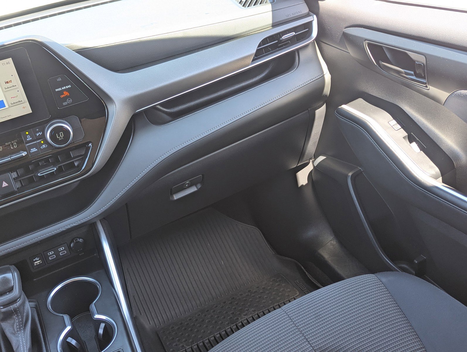 Used 2023 Toyota Highlander L image 18