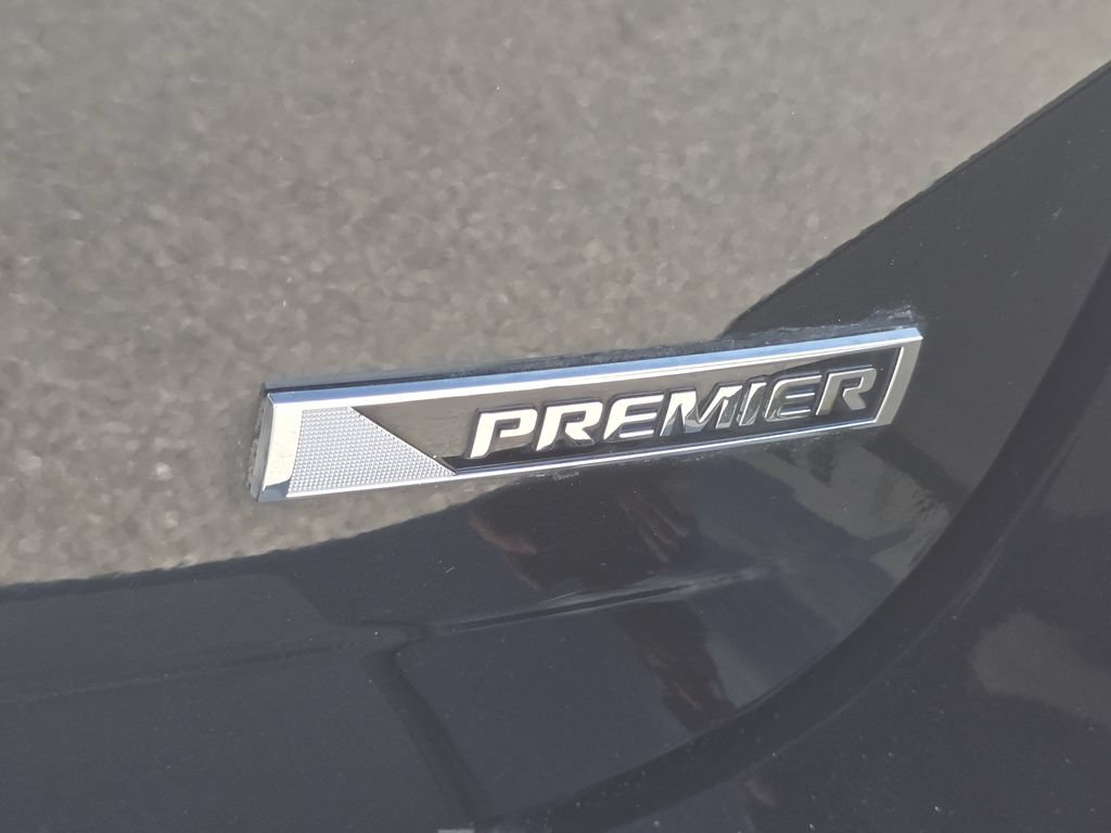 Used 2017 Chevrolet Equinox Premier w/ Enhanced Convenience Package AWD/4WD image 32