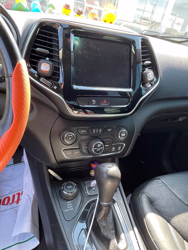 Used 2019 Jeep Cherokee Limited AWD/4WD image 7