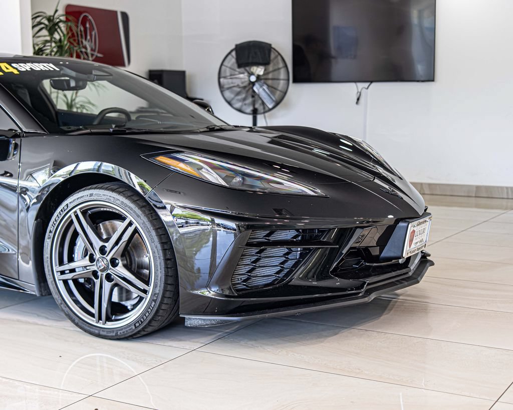 Used 2024 Chevrolet Corvette Stingray Preferred Cpe w/ Z51 Performance Package RWD image 3