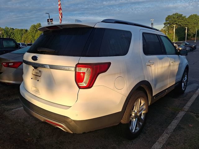 Used 2017 Ford Explorer XLT w/ Equipment Group 202A FWD image 8