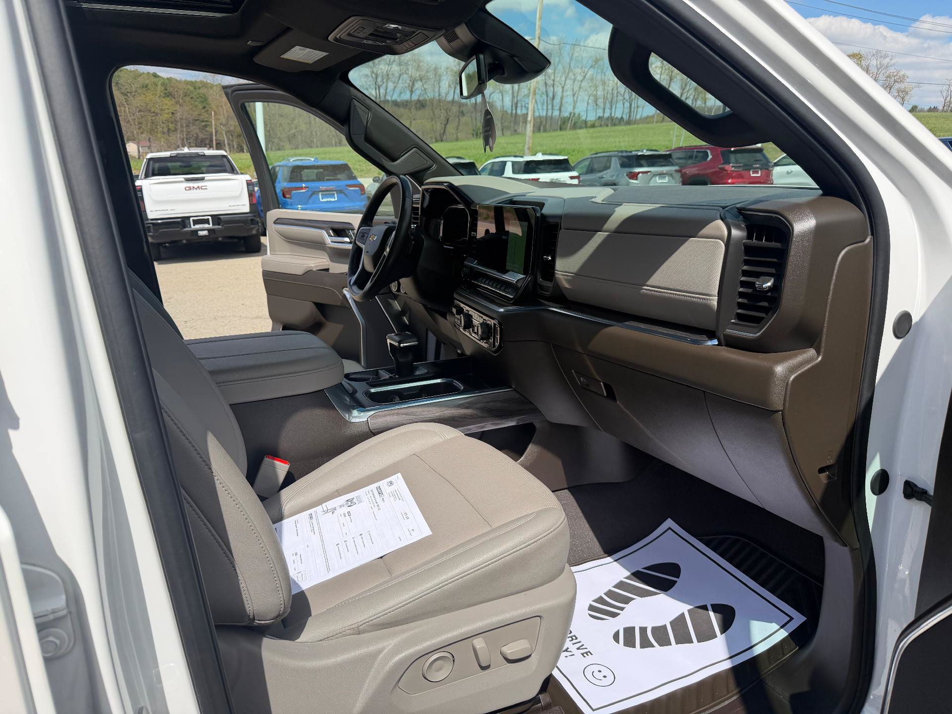 Certified 2024 Chevrolet Silverado 1500 LTZ w/ LTZ Convenience Package II AWD/4WD image 39