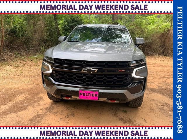 Used 2023 Chevrolet Suburban Z71 w/ Luxury Package AWD/4WD image 2
