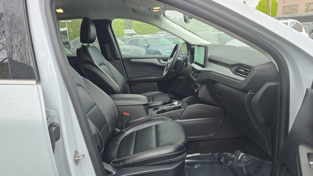 Used 2025 Ford Escape Platinum image 10