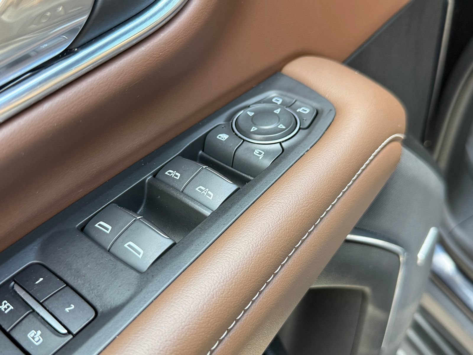 Used 2023 Chevrolet Suburban High Country image 13