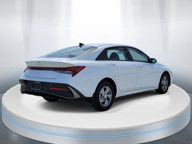 New 2026 Hyundai Elantra SE FWD image 4