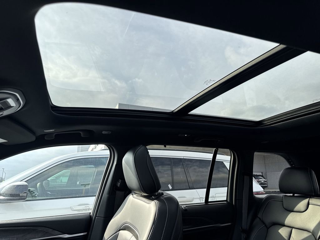 New 2025 Jeep Grand Cherokee Limited w/ Luxury Tech Group II image 22