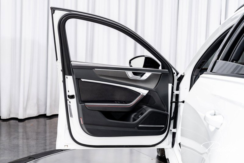 Used 2022 Audi RS 6 w/ Executive Package image 24