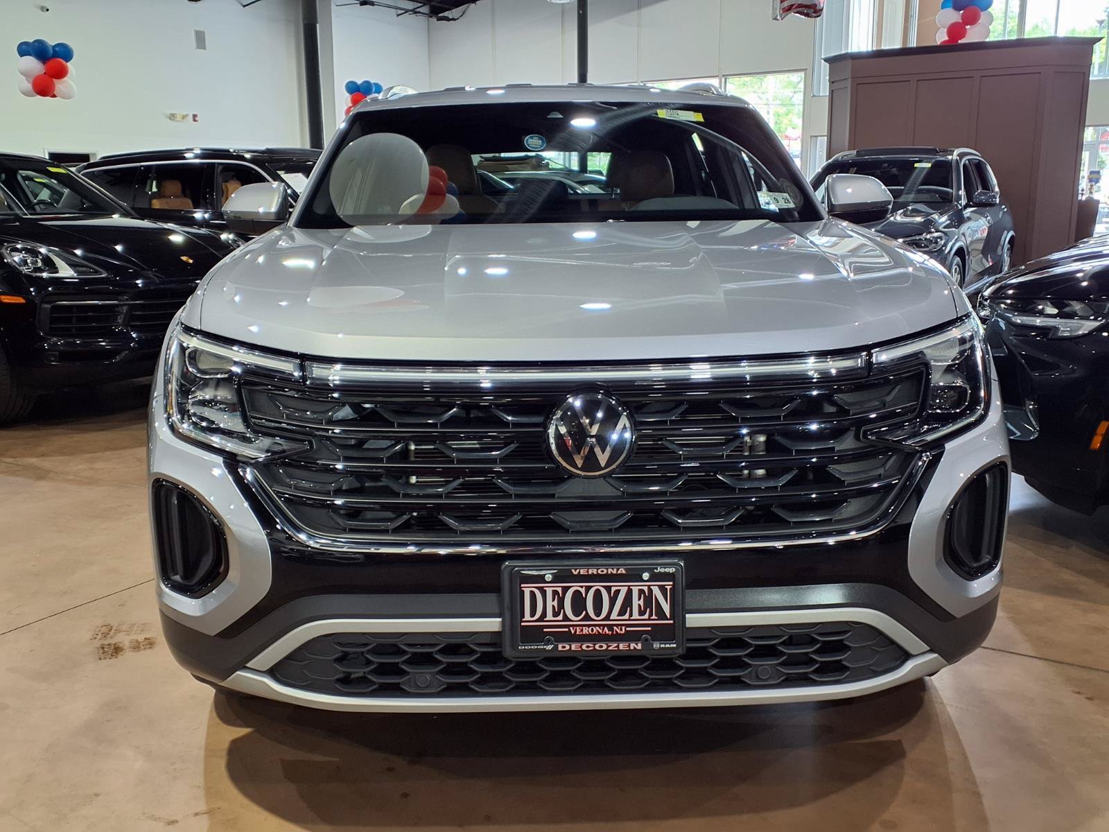 Used 2024 Volkswagen Atlas Cross Sport SE AWD/4WD image 2