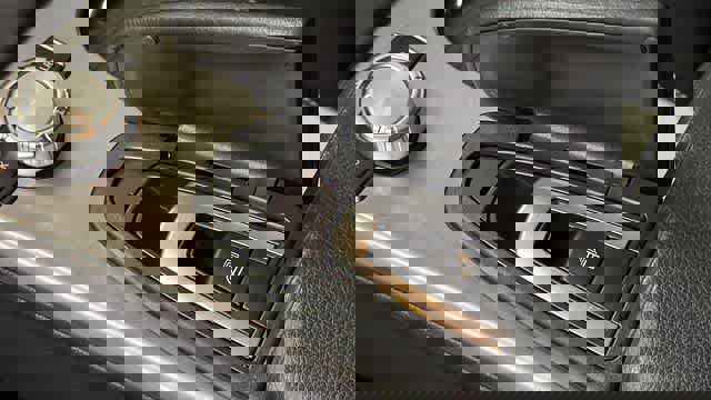 Used 2013 Mercedes-Benz SLK 350 image 23