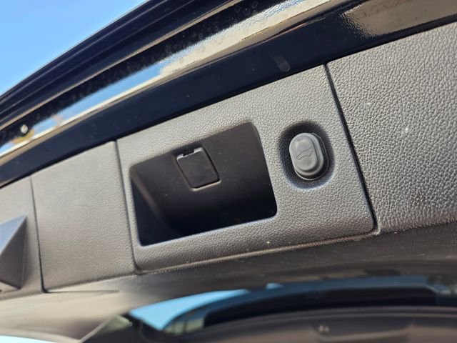 Used 2019 Cadillac Escalade Premium Luxury AWD/4WD image 14