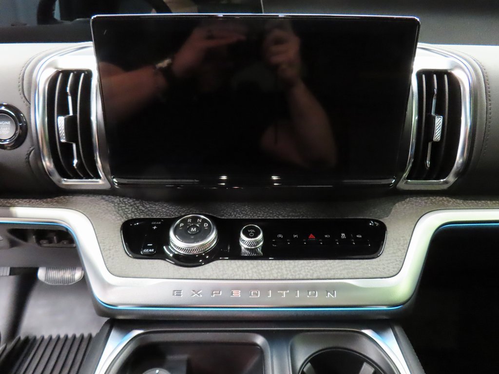 Used 2025 Ford Expedition Tremor image 14