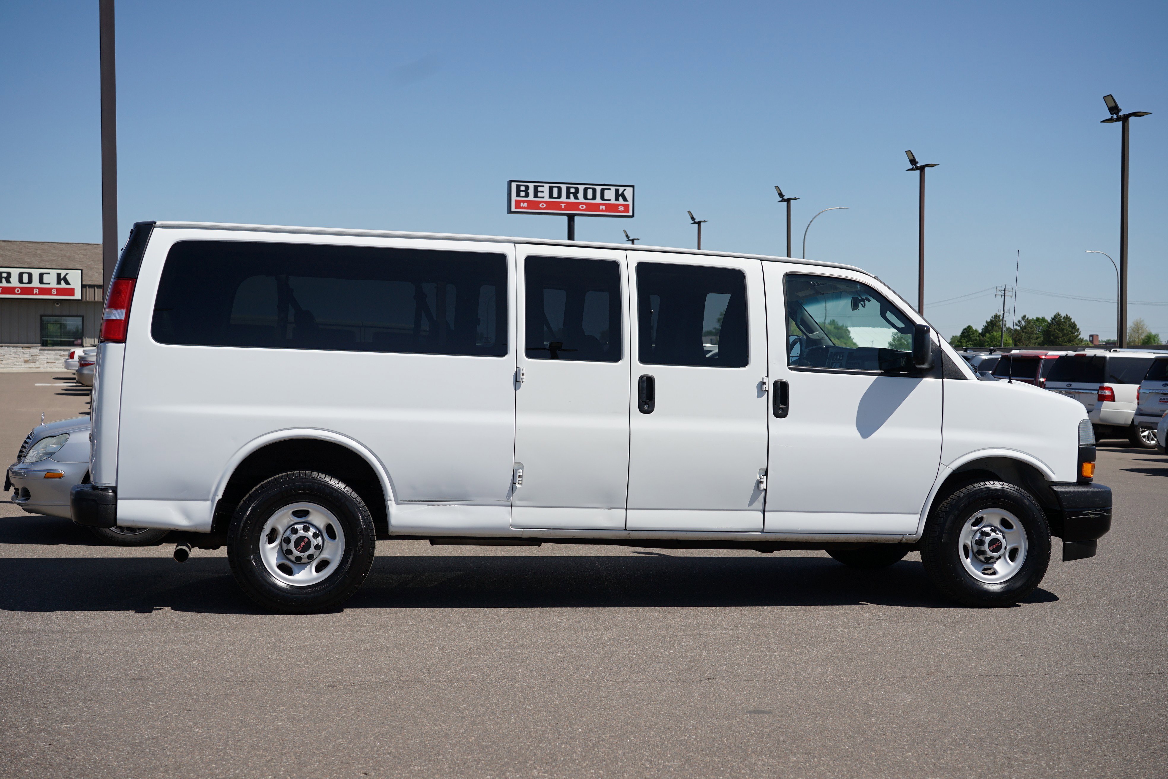 Used 2020 GMC Savana 3500 LS image 2