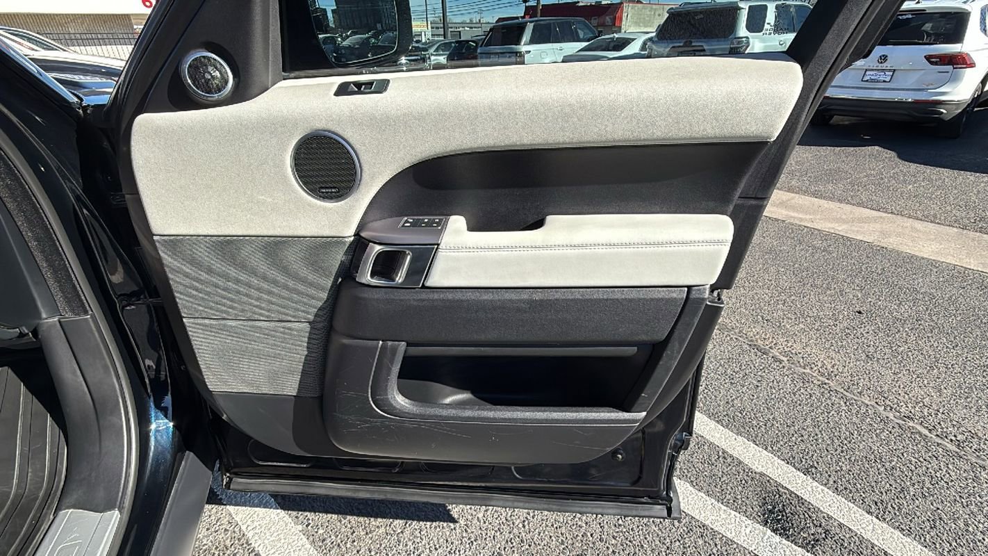 Used 2016 Land Rover Range Rover Sport HSE image 17