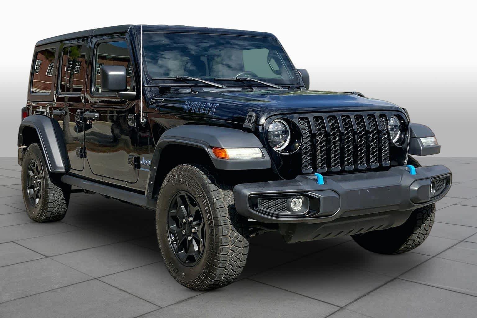 Used 2023 Jeep Wrangler Unlimited w/ Cold Weather Group AWD/4WD image 3
